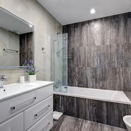 Beautiful At Real Apartment Marbella