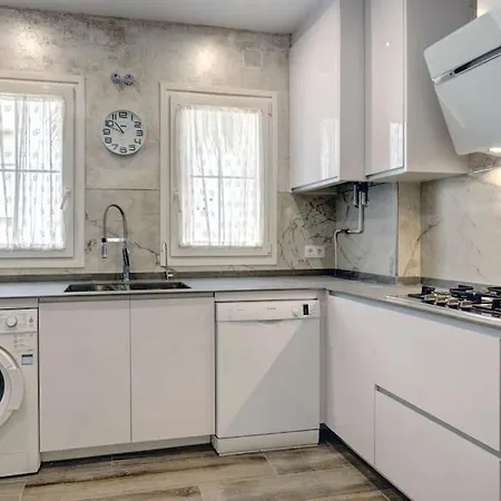 Beautiful At Real Apartment *